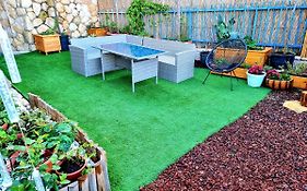 Pleasant Cozy Sunny Room With Garden